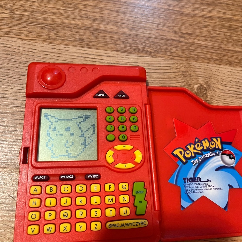 Vintage Pokémon 1998-2000 Pokédex Tiger Handheld Game